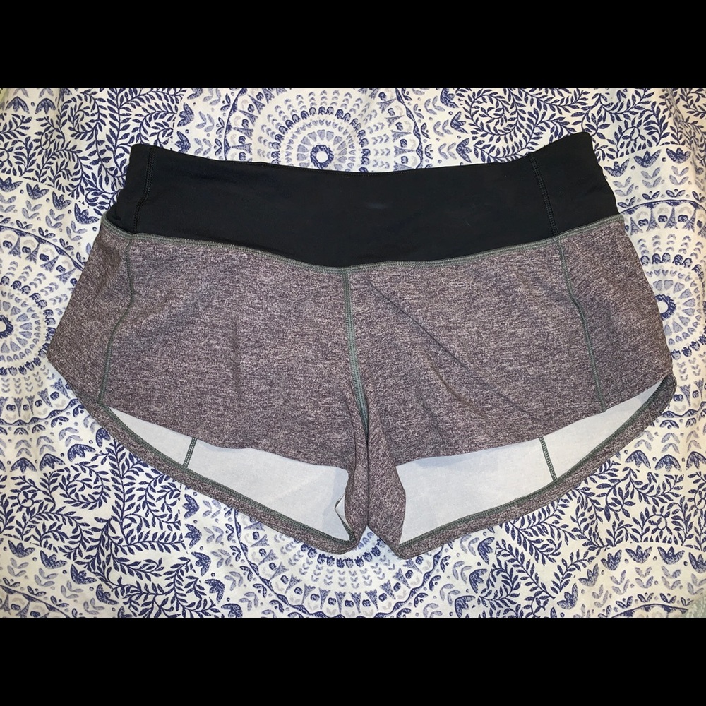 Lulu lemon size 4 speed up short 2.5”